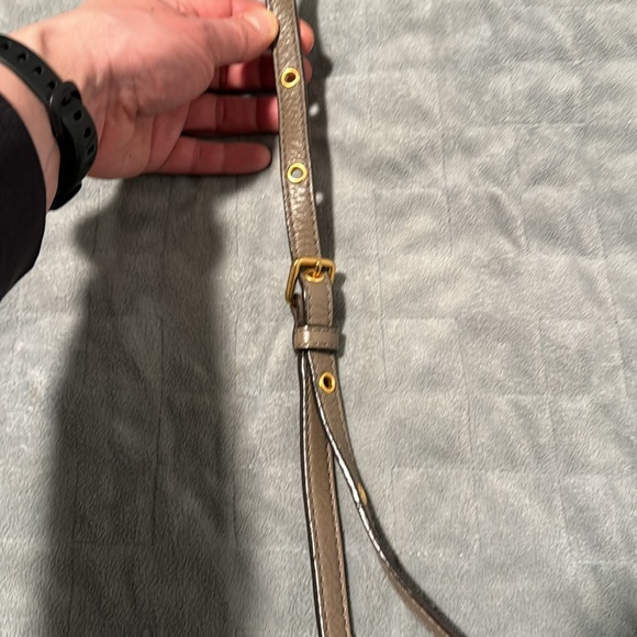 Marc by Marc Jacobs Brown Leather Purse, Adjustable Shoulder Strap, Black Inside - Picture 5 of 10